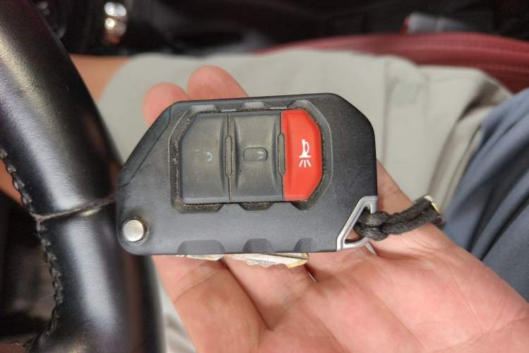 Used Jeep Wrangler 2014 3.0L Sahara Four-Door Edition Vehicle Key