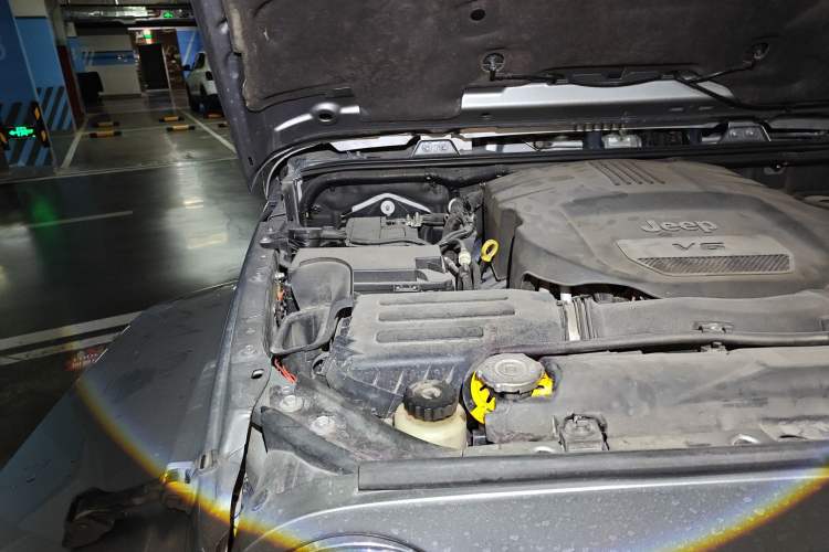 Used Jeep Wrangler 2014 3.0L Sahara Four-Door Edition Engine Bay Right