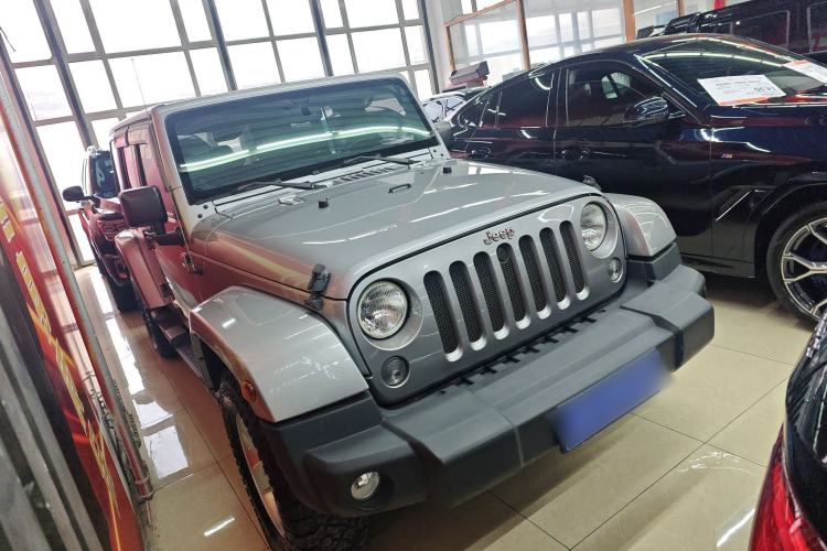 Used Jeep Wrangler 2014 2.8TD Sahara Four-Door Edition Front Right 45 Deg