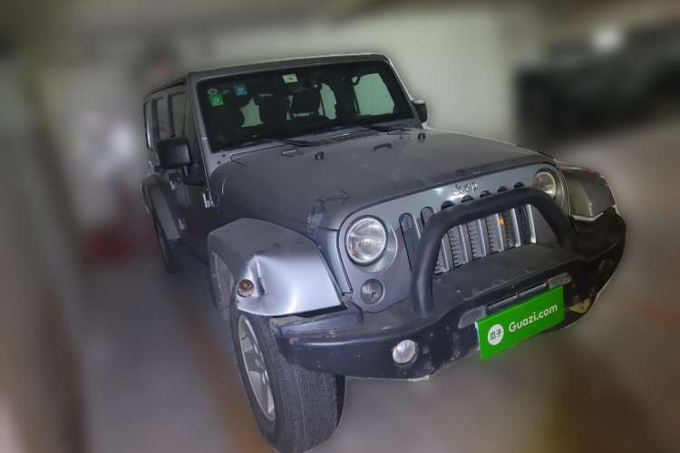 Used Jeep Wrangler 2014 2.8TD Sahara Four-Door Edition Front Right 45 Deg