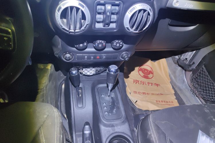 Used Jeep Wrangler 2014 2.8TD Sahara Four-Door Edition Gear Lever