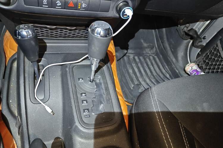 Used Jeep Wrangler 2014 3.0L Sahara Four-Door Edition Gear Lever