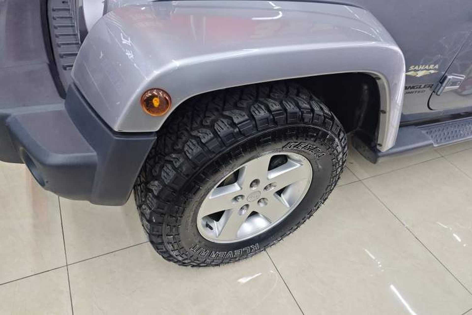 Used Jeep Wrangler 2014 2.8TD Sahara Four-Door Edition Left Front Wheel Hub