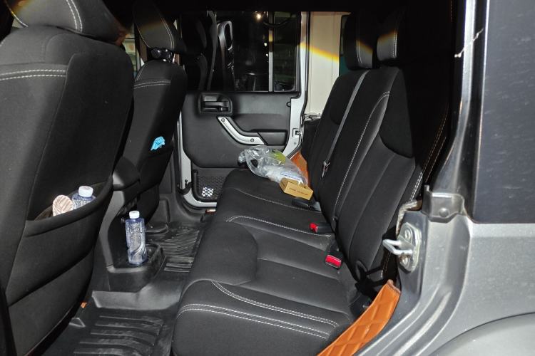 Used Jeep Wrangler 2014 3.0L Sahara Four-Door Edition Left Rear Seat