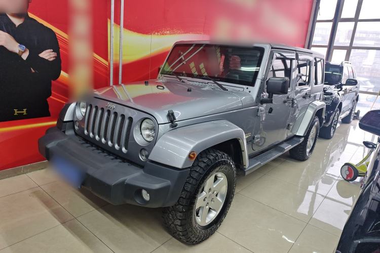 Used Jeep Wrangler 2014 2.8TD Sahara Four-Door Edition Left Side