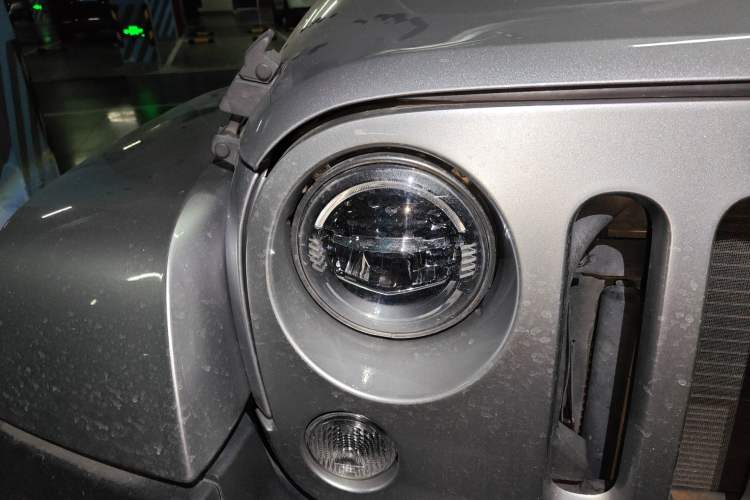 Used Jeep Wrangler 2014 3.0L Sahara Four-Door Edition Right Front Headlight