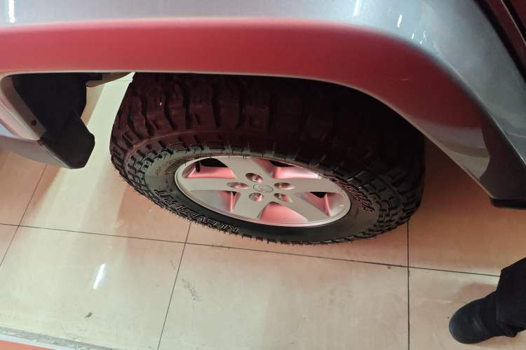 Used Jeep Wrangler 2014 2.8TD Sahara Four-Door Edition Right Rear Wheel Hub