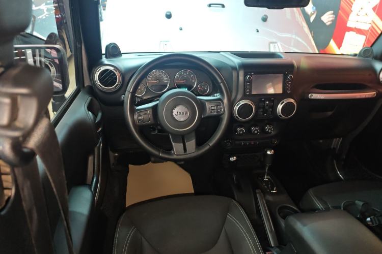 Used Jeep Wrangler 2014 2.8TD Sahara Four-Door Edition Steering Wheel