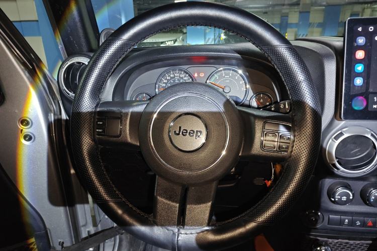 Used Jeep Wrangler 2014 3.0L Sahara Four-Door Edition Steering Wheel