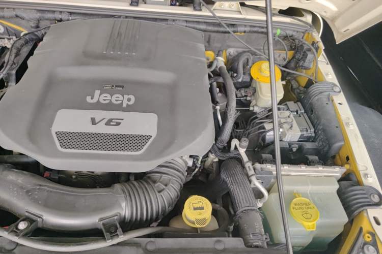 Used Jeep Wrangler 2014 3.0L Sahara Four-Door Edition Engine Bay Left