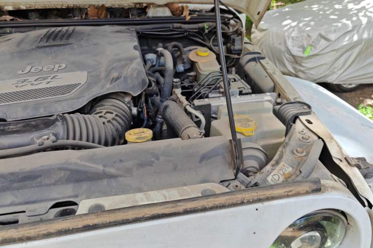 Used Jeep Wrangler 2014 3.0L Sahara Four-Door Edition Engine Bay Left