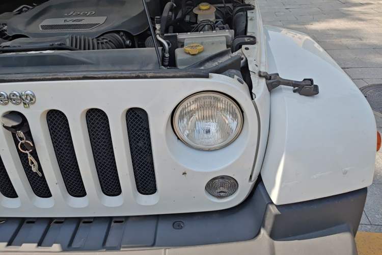 Used Jeep Wrangler 2014 3.0L Sahara Four-Door Edition Engine Bay Left
