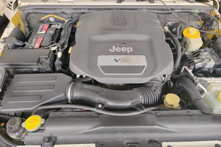 Used Jeep Wrangler 2014 3.0L Sahara Four-Door Edition Engine Bay