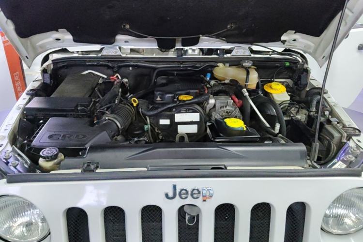 Used Jeep Wrangler 2014 2.8TD Sahara Four-Door Edition Engine Bay