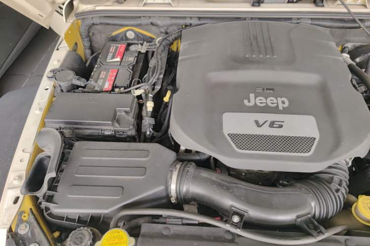 Used Jeep Wrangler 2014 3.0L Sahara Four-Door Edition Engine Bay Right