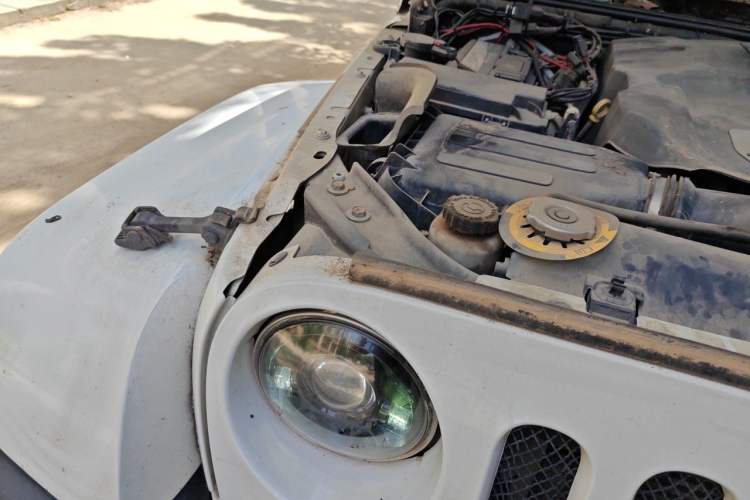 Used Jeep Wrangler 2014 3.0L Sahara Four-Door Edition Engine Bay Right