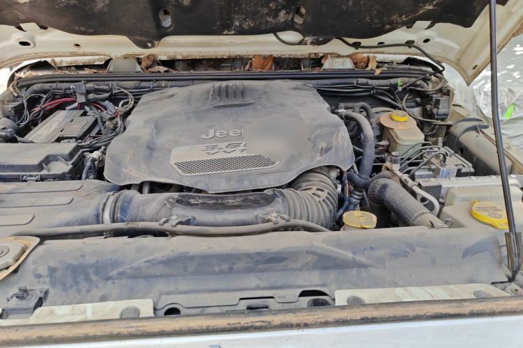Used Jeep Wrangler 2014 3.0L Sahara Four-Door Edition Engine Bay