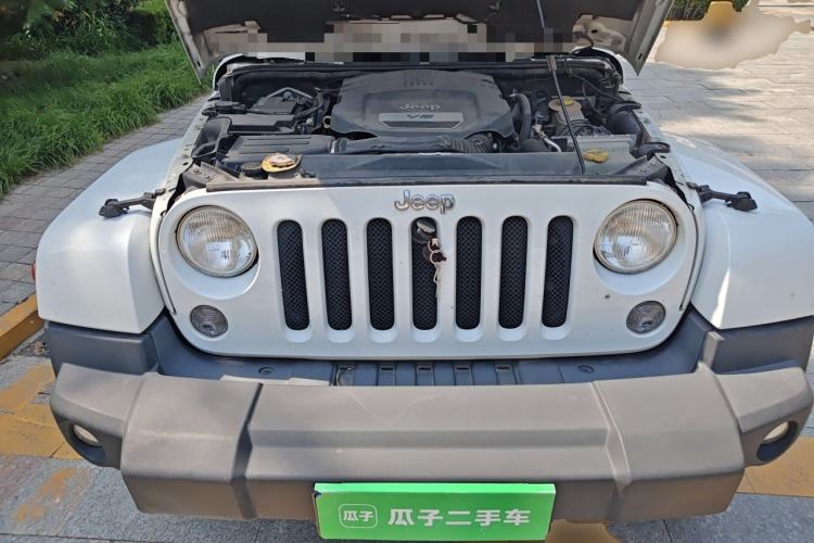 Used Jeep Wrangler 2014 3.0L Sahara Four-Door Edition Engine Bay