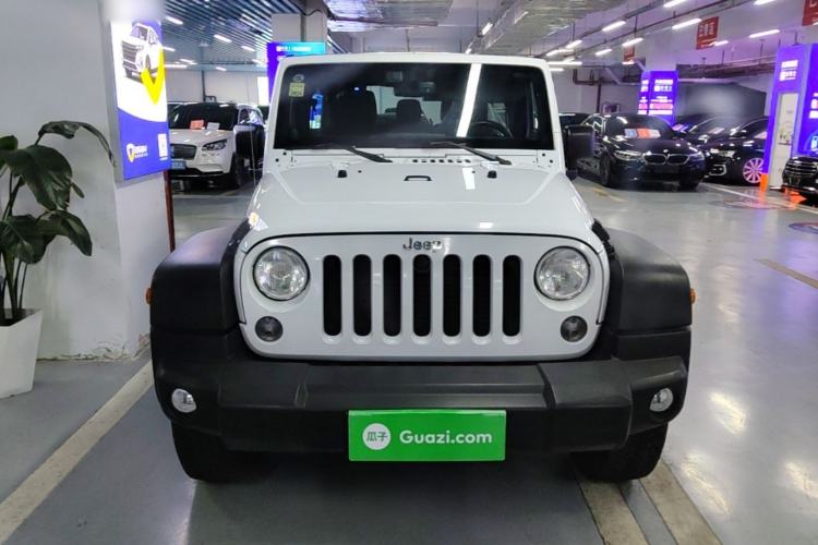 Used Jeep Wrangler 2014 2.8TD Sahara Four-Door Edition Front