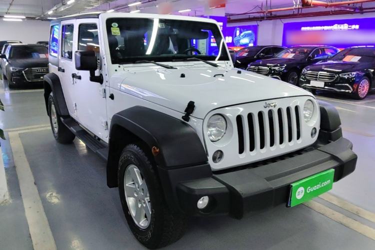 Used Jeep Wrangler 2014 2.8TD Sahara Four-Door Edition Front Right 45 Deg