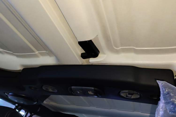 Used Jeep Wrangler 2014 2.8TD Sahara Four-Door Edition Headliner