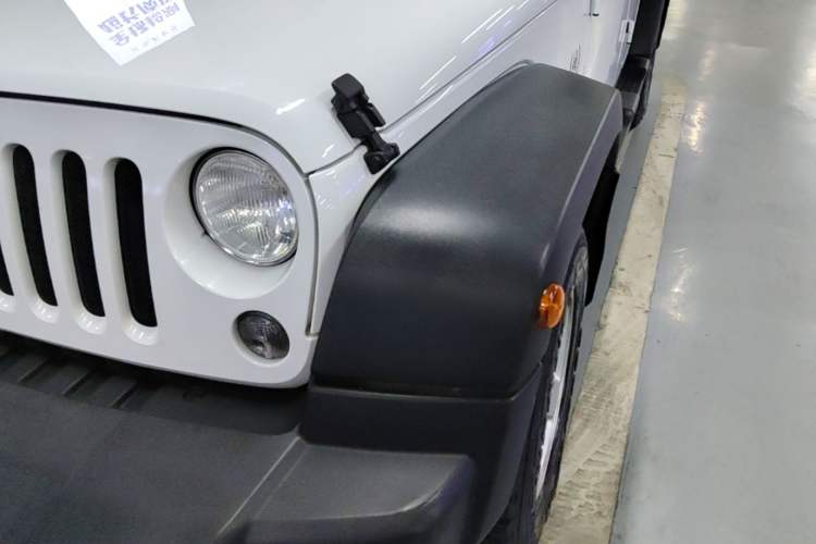 Used Jeep Wrangler 2014 2.8TD Sahara Four-Door Edition Left Front Headlight