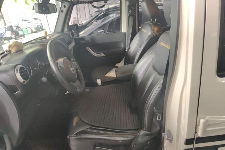 Used Jeep Wrangler 2014 3.0L Sahara Four-Door Edition Left Front Seat
