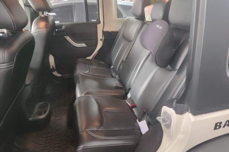Used Jeep Wrangler 2014 3.0L Sahara Four-Door Edition Left Rear Seat