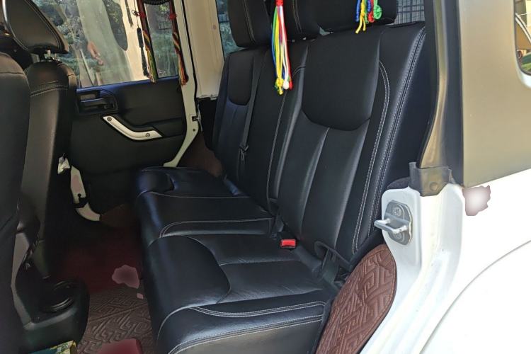 Used Jeep Wrangler 2014 3.0L Sahara Four-Door Edition Left Rear Seat