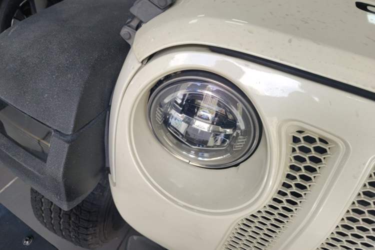 Used Jeep Wrangler 2014 3.0L Sahara Four-Door Edition Right Front Headlight