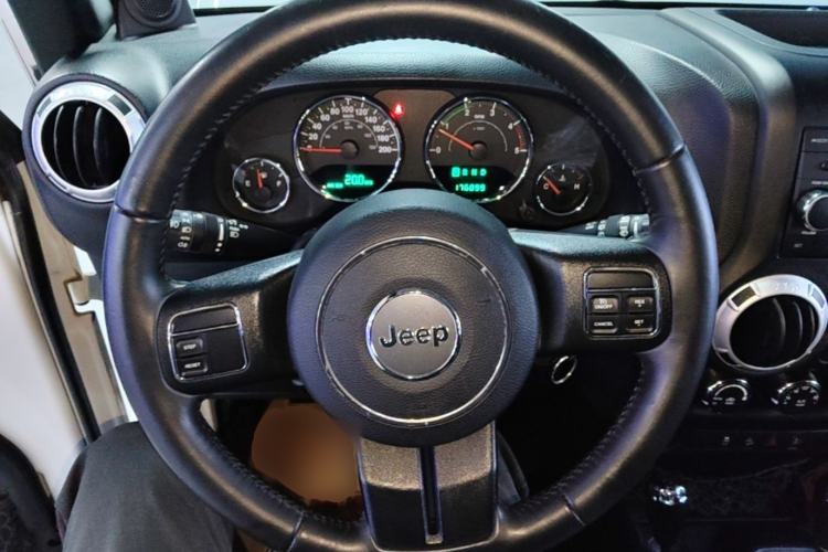Used Jeep Wrangler 2014 2.8TD Sahara Four-Door Edition Steering Wheel