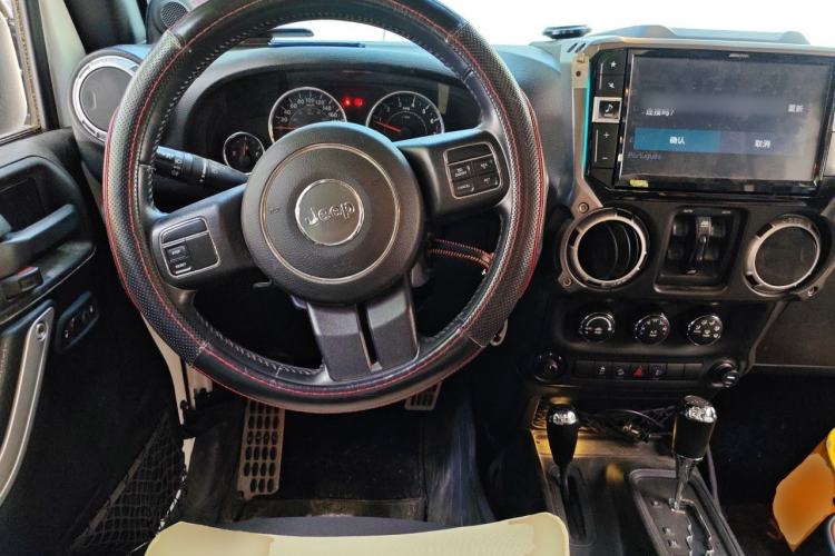 Used Jeep Wrangler 2014 3.0L Sahara Four-Door Edition Steering Wheel