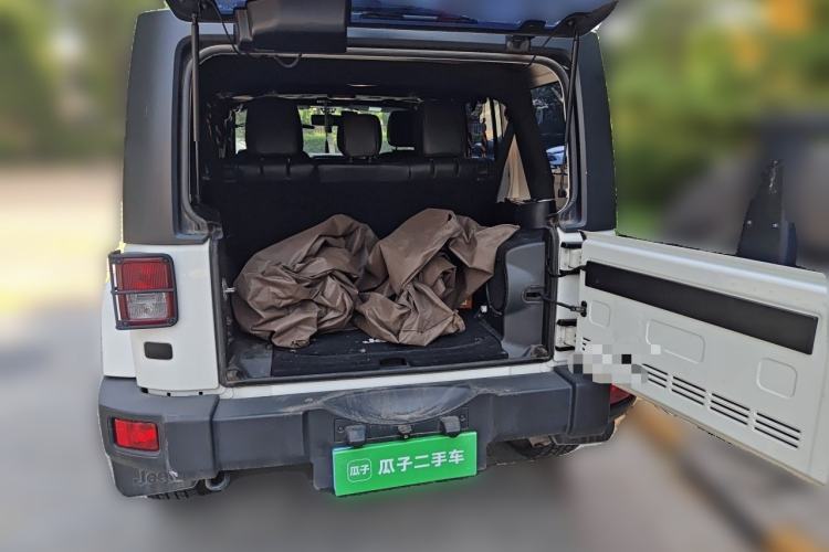 Used Jeep Wrangler 2014 3.0L Sahara Four-Door Edition Trunk