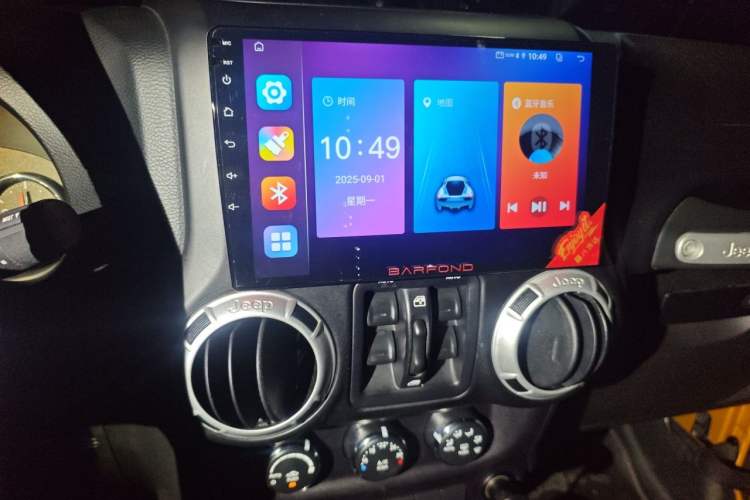 Used Jeep Wrangler 2014 3.0L Sahara Four-Door Edition Audio And AC Panel