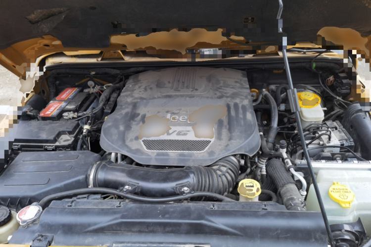 Used Jeep Wrangler 2014 3.0L Sahara Four-Door Edition Engine Bay