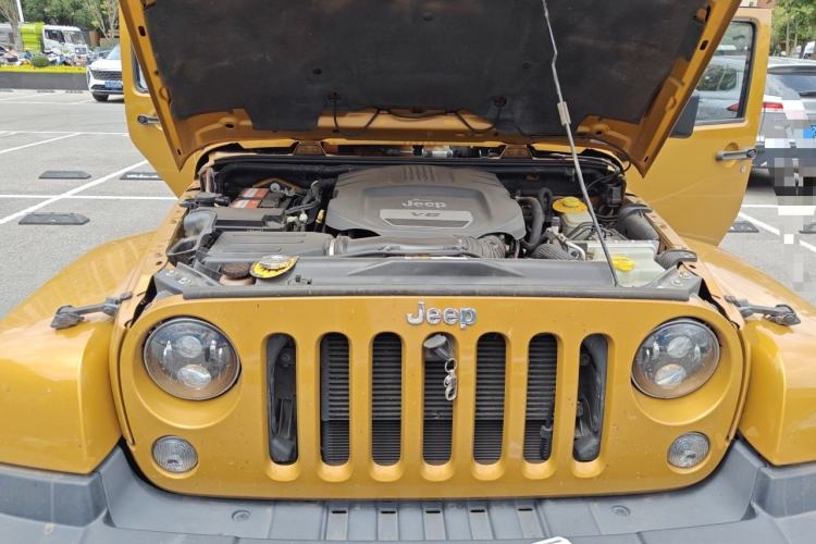 Used Jeep Wrangler 2014 3.0L Sahara Four-Door Edition Engine Bay