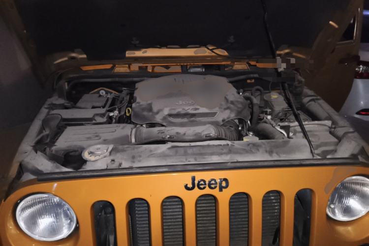 Used Jeep Wrangler 2014 3.0L Sahara Four-Door Edition Engine Bay