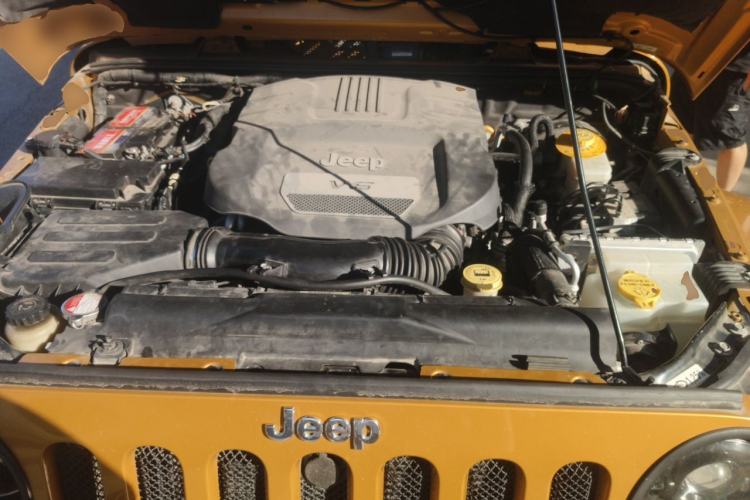 Used Jeep Wrangler 2014 3.0L Sahara Four-Door Edition Engine Bay