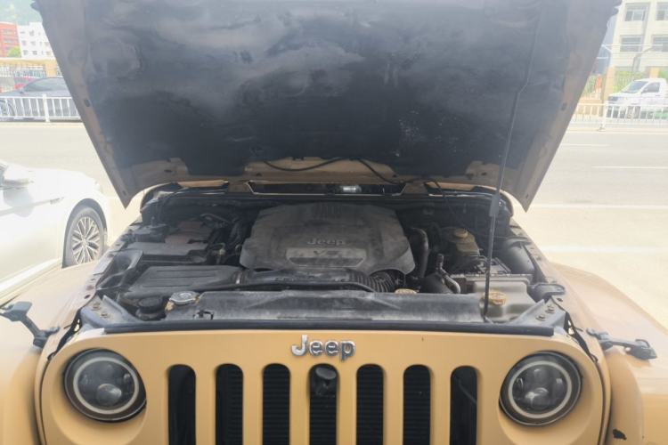 Used Jeep Wrangler 2014 3.0L Sahara Four-Door Edition Engine Bay