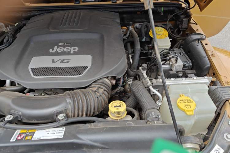 Used Jeep Wrangler 2014 3.0L Sahara Four-Door Edition Engine Bay Left