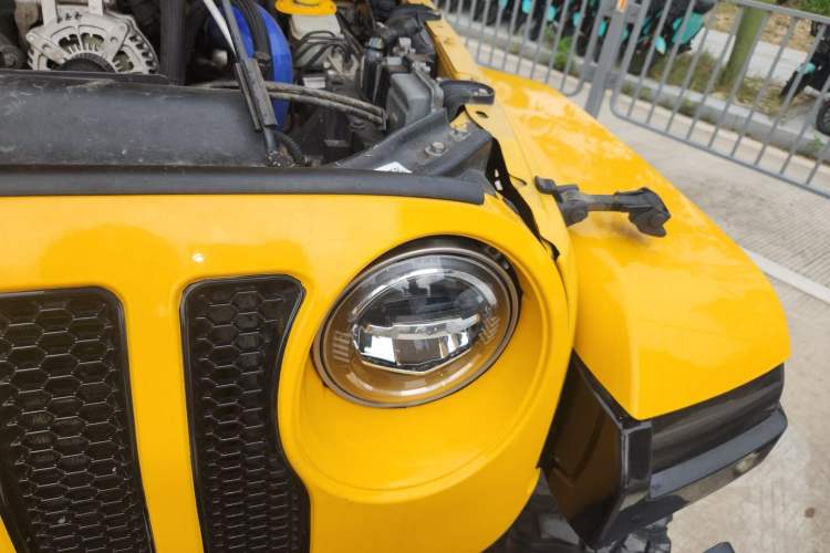Used Jeep Wrangler 2014 2.8TD Sahara Four-Door Edition Engine Bay Left
