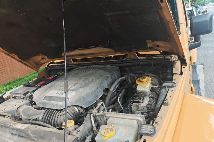 Used Jeep Wrangler 2014 3.0L Sahara Four-Door Edition Engine Bay Left