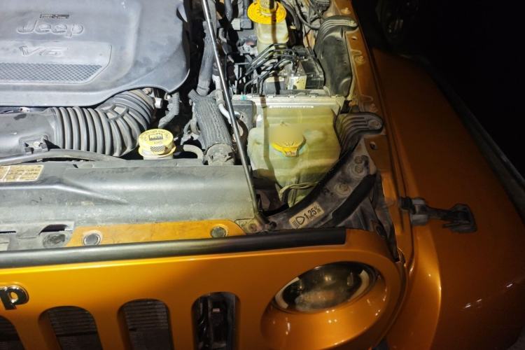 Used Jeep Wrangler 2014 3.0L Sahara Four-Door Edition Engine Bay Left