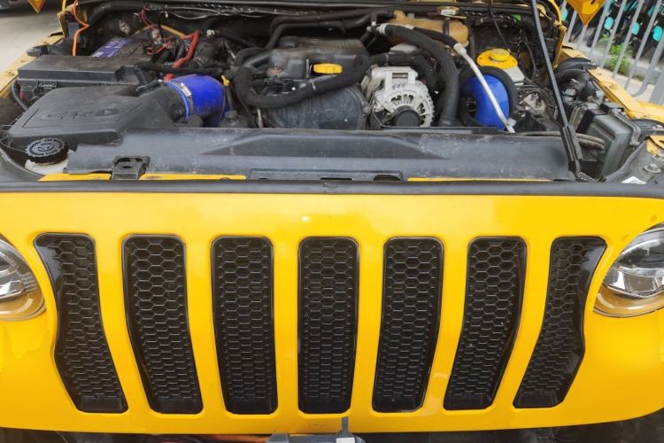 Used Jeep Wrangler 2014 2.8TD Sahara Four-Door Edition Engine Bay