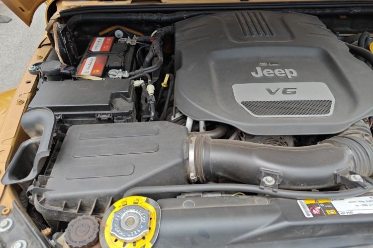 Used Jeep Wrangler 2014 3.0L Sahara Four-Door Edition Engine Bay Right
