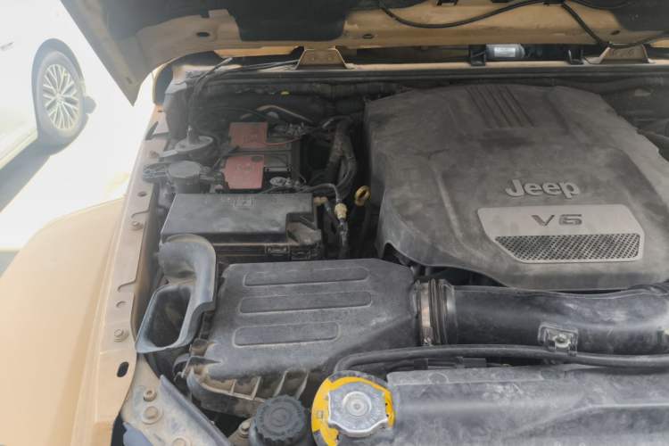 Used Jeep Wrangler 2014 3.0L Sahara Four-Door Edition Engine Bay Right