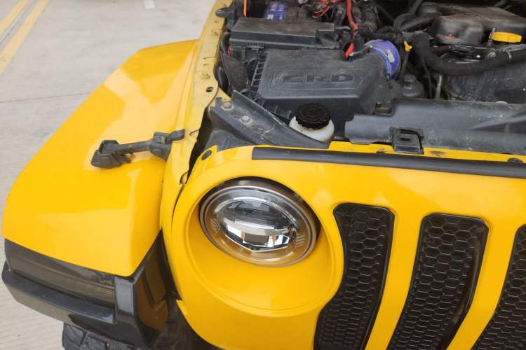 Used Jeep Wrangler 2014 2.8TD Sahara Four-Door Edition Engine Bay Right