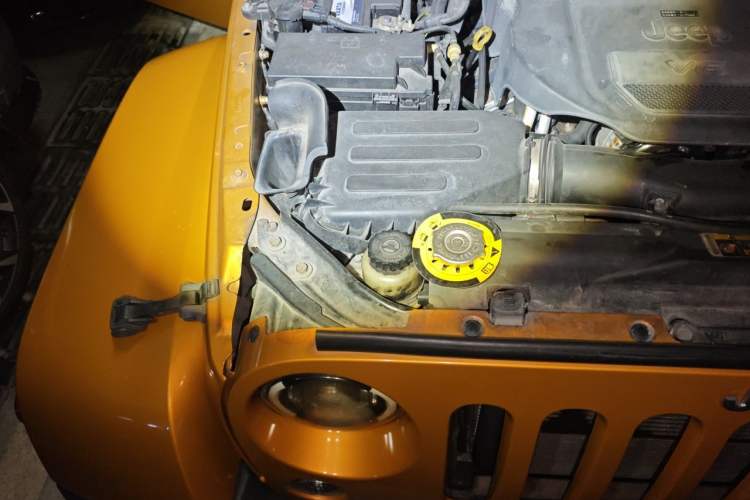 Used Jeep Wrangler 2014 3.0L Sahara Four-Door Edition Engine Bay Right