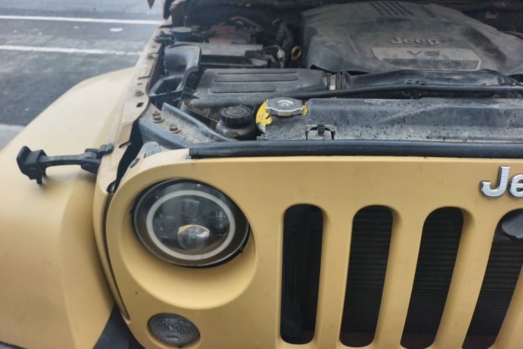 Used Jeep Wrangler 2014 3.0L Sahara Four-Door Edition Engine Bay Right