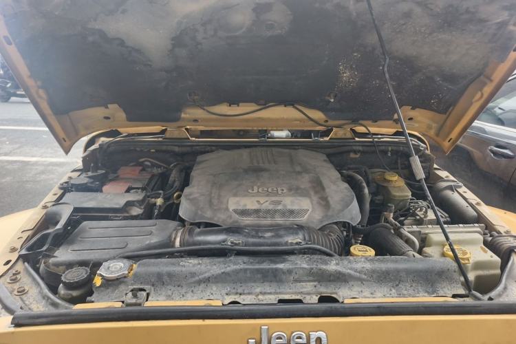 Used Jeep Wrangler 2014 3.0L Sahara Four-Door Edition Engine Bay